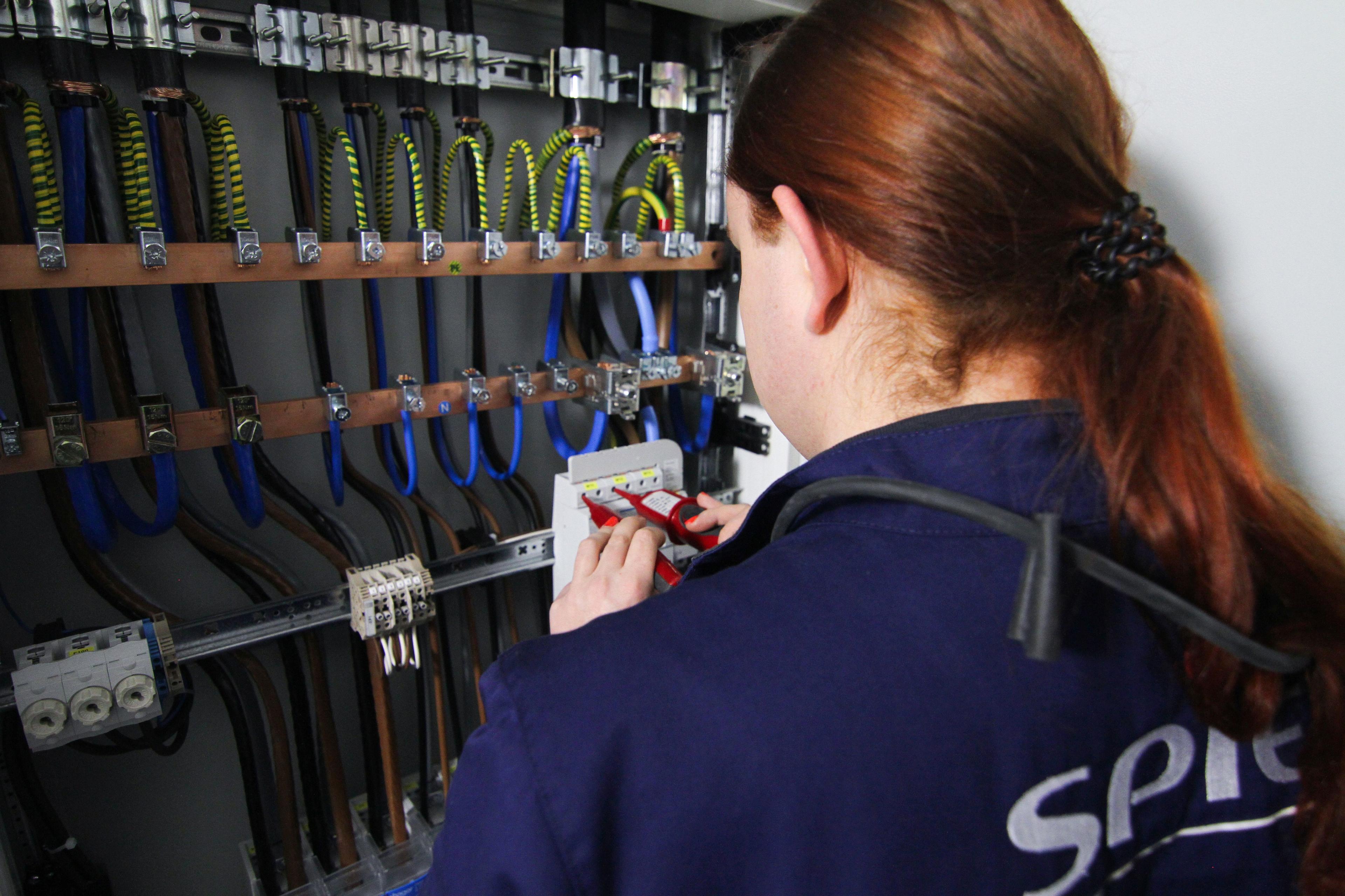 Wandleranlage mit Zähler speziell für E-Mobilität durch Installationspartner Spie aufgebaut